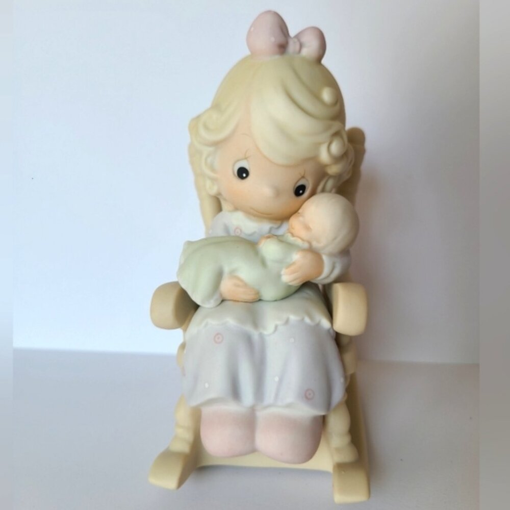Vintage Precious Moments Love Mother Baby Collectible Porcelain Figurine 523941